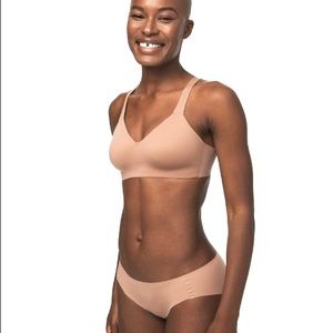 Lululemon HOLD TRUE BRA*A–E CUPS
Soft Sand
Size: 34 D
